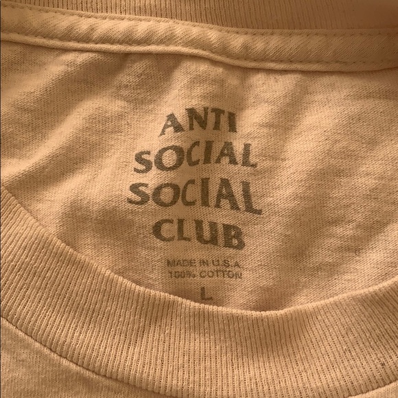 White t shirt blue box - Picture 3 of 5